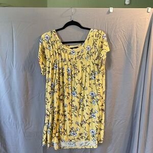 Yellow Floral Women's Short Sleeve Top